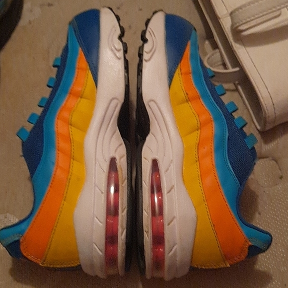 Nikes - Picture 5 of 8